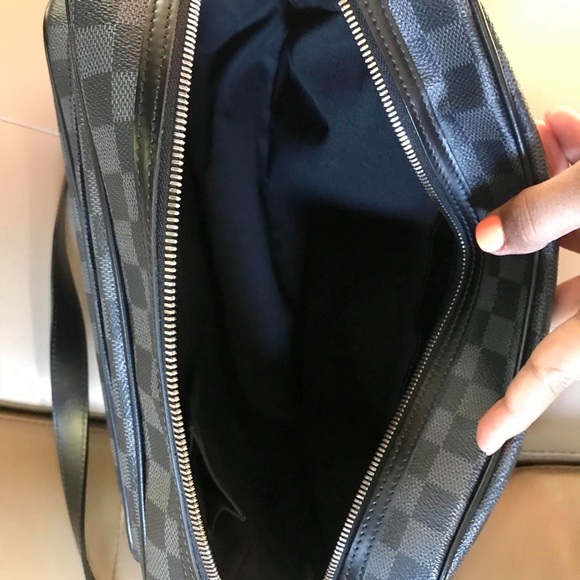 (SOLD) Auth Louis Vuitton Men’s Leoh Messenger Bag - Picture 5 of 8